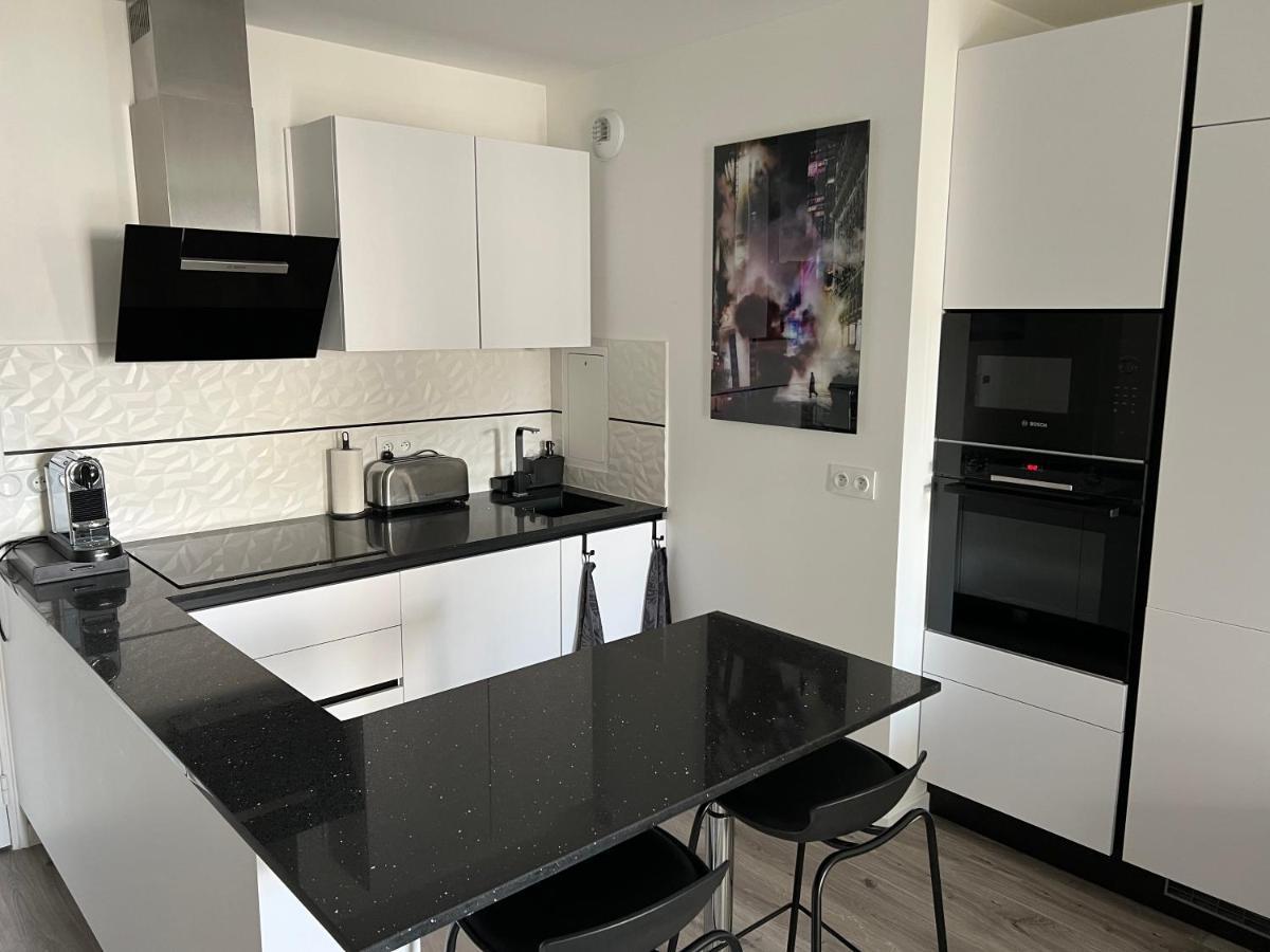 Appartement Avec Son Jardin D'Hiver Poissy Exterior foto